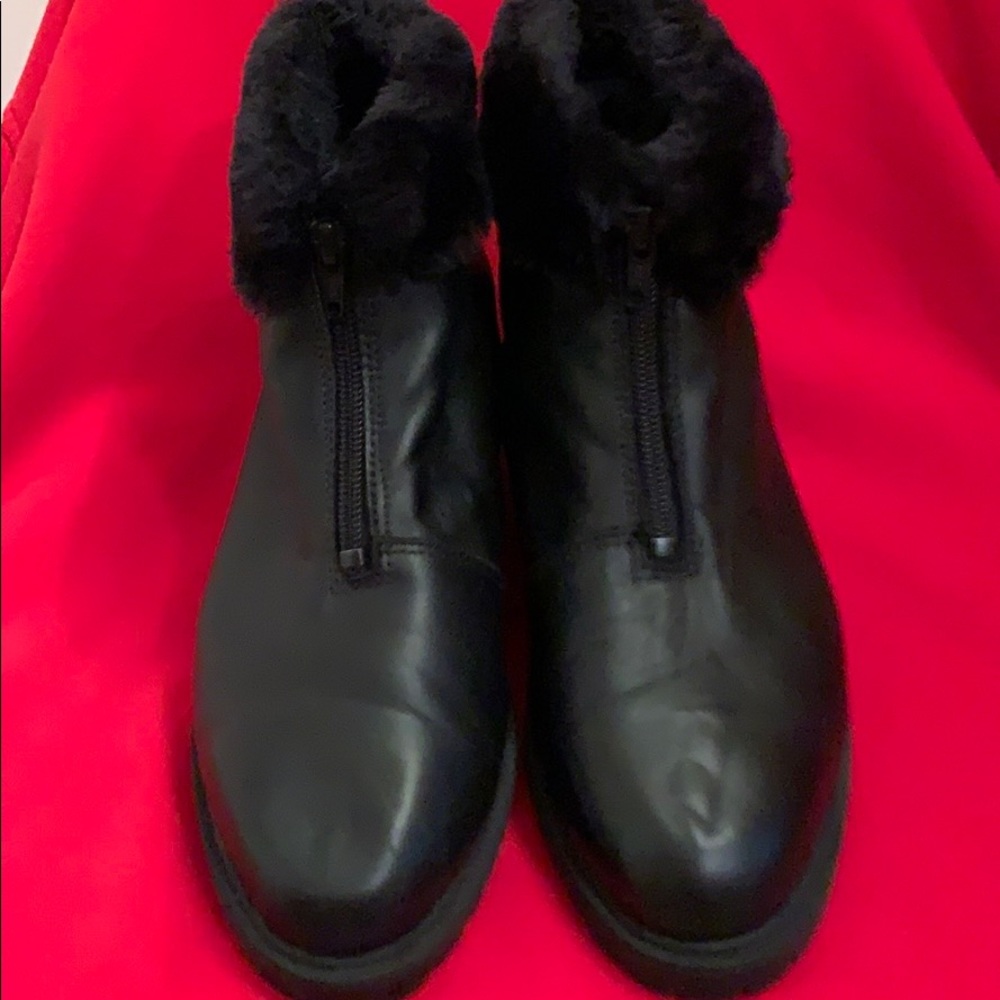Easy Spirit Black Leather Booties w/Faux Fur 8.5